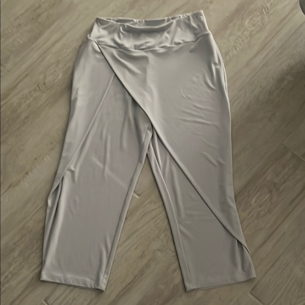 Sympli Gray Capris Relaxed Fit yoke Waistband